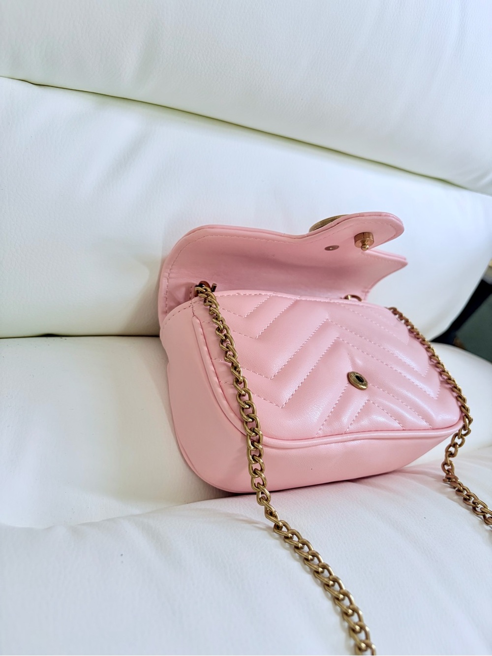 Gucci Pink Quilted GG Mini Crossbody Bag with Gold Chain - Picture 5 of 8